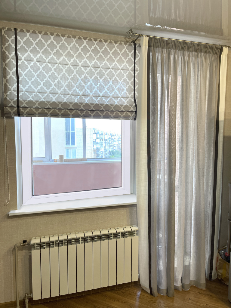 выбор штор в кухню на окно с балконом